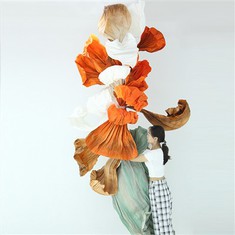 نصب هنر کاغذ نارنجی